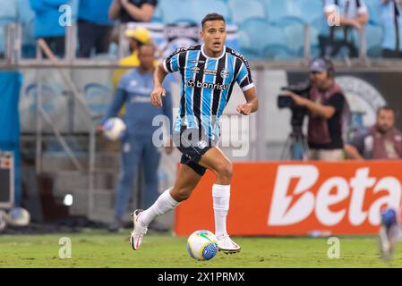 Porto Alegre, Brasilien. April 2024. Gustavo Martins von Gremio, während des Spiels zwischen Gremio und Athletico Paranaense, für die brasilianische Serie A 2024, am 17. April im Arena do Gremio Stadium in Porto Alegre. Foto: Richard Ducker/DiaEsportivo/Alamy Live News Credit: DiaEsportivo/Alamy Live News Stockfoto