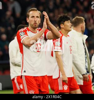 München, Deutschland. April 2024. Harry Kane (Front) von Bayern München feiert den Sieg nach dem Viertelfinale der UEFA Champions League im 2. Leg-Fußballspiel zwischen Bayern München und Arsenal am 17. April 2024 in München. Quelle: Philippe Ruiz/Xinhua/Alamy Live News Stockfoto