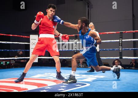 Pueblo, Colorado, USA. April 2024. Nebil ibrahim von Schweden (Blau) landet auf Cheng-Wei Lee von Taipeh und würde seinen 57 kg schweren Vorkampf gewinnen. Quelle: Casey B. Gibson/Alamy Live News Stockfoto