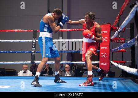 Pueblo, Colorado, USA. April 2024. Keon Davis aus den Vereinigten Staaten (Red) besiegt Wanderson de Oliveira aus Brasilien in einem 71 kg schweren Vorkampf. Quelle: Casey B. Gibson/Alamy Live News Stockfoto