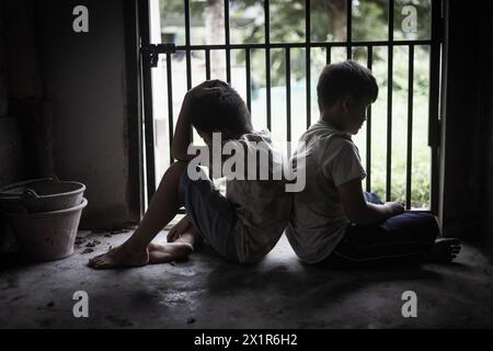 Das Konzept des Menschenhandels spiegelt die heutige Gesellschaft wider und stoppt Gewalt gegen Kinder und Frauen. Stockfoto