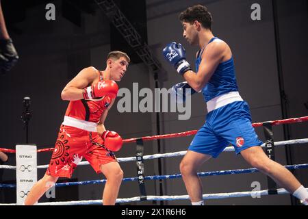 Pueblo, Colorado, USA. April 2024. Nikolai Terteryan (Blau) aus Dänemark besiegt Shannan Davey aus Australien in einem 71 kg schweren Vorkampf. Quelle: Casey B. Gibson/Alamy Live News Stockfoto