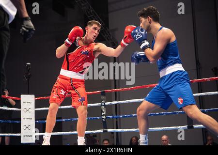 Pueblo, Colorado, USA. April 2024. Nikolai Terteryan (Blau) aus Dänemark besiegt Shannan Davey aus Australien in einem 71 kg schweren Vorkampf. Quelle: Casey B. Gibson/Alamy Live News Stockfoto