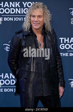 London, Großbritannien. April 2024. David Bryan bei der britischen Premiere von Thank You, Goodnight: The Bon Jovi Story, Leicester Square, London, UK, 17. April, 2024. Foto: Stuart Hardy/ABACAPRESS.COM Credit: abaca Press/Alamy Live News Stockfoto