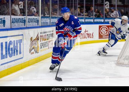 17. April 2024: Der US-amerikanische Verteidiger Ethan Prow (7) läuft in der ersten Periode gegen die Toronto Marlies. Die Rochester Americans veranstalteten die Toronto Marlies in einem Spiel der American Hockey League in der Blue Cross Arena in Rochester, New York. (Jonathan Tenca/CSM) Stockfoto