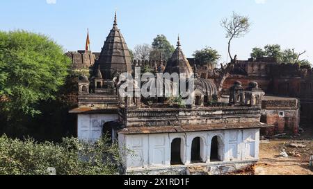 Antiker Tempel, der Lord Shiva gewidmet ist, auf dem Campus des Fort Sirsee, Lalitpur, Uttar Pradesh, Indien. Stockfoto