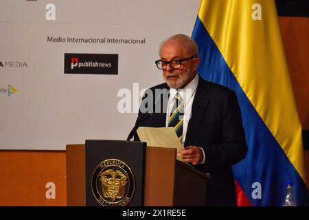 Bogota, Kolumbien. April 2024. Der brasilianische Präsident Luis Inacio Lula da Silva nimmt an der Eröffnungszeremonie der Bogota International Book Fair FILBO am 17. April 2024 in Bogota, Kolumbien, Teil. Foto: Cristian Bayona/Long Visual Press Credit: Long Visual Press/Alamy Live News Stockfoto