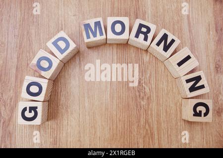 Guten Morgen Holzbuchstabe Alphabet auf Holzhintergrund Stockfoto