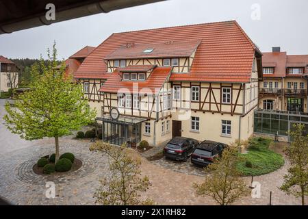 Blankenhain, Deutschland. April 2024. Blick auf Spa & Golfresort Weimarer Land. Vom 26. Bis 31. Mai absolviert die Nationalmannschaft ihr Trainingslager für die Fußball-Europameisterschaft in Blankenhain. Hinweis: Jan Woitas/dpa – WICHTIGER HINWEIS: gemäß den Vorschriften der DFL Deutscher Fußball-Liga und des DFB Deutscher Fußball-Bundes ist es verboten, im Stadion und/oder des Spiels aufgenommene Fotografien in Form von sequenziellen Bildern und/oder videoähnlichen Fotoserien zu verwenden oder zu nutzen./dpa/Alamy Live News Stockfoto