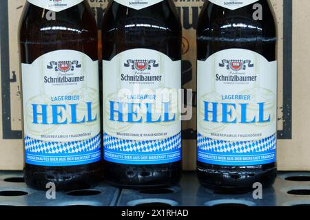 Tyumen, Russland-02. März 2024: Franziskaner Höllenbier zum Verkauf im Laden. Selektiver Fokus Stockfoto