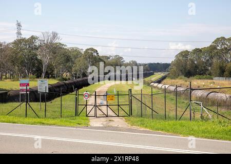 Der Warragamba-Staudamm zu den Prospect Water Supply Pipelines deckt rund 80 % des täglichen Wasserbedarfs in Sydney, Leppington, Sydney, Australien Stockfoto