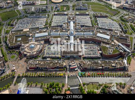 Luftbild, Westfield Centro sternförmiges Einkaufszentrum, Gesamtansicht neue Mitte und Promenade, Parkplätze, Borbeck, Oberhausen, Ruhrgebiet, Nordrhein-Westfalen, Deutschland ACHTUNGxMINDESTHONORARx60xEURO *** Luftblick, sternförmiges Einkaufszentrum Westfield Centro, allgemeine Sicht auf neue Mitte und Promenade, Parkplätze, Borbeck, Oberhausen, Ruhrgebiet, Nordrhein-Westfalen, Deutschland ATTENTIONxMINDESTHONORARx60xEURO Stockfoto