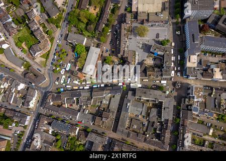 Luftbild, Neues Wohnhaus an der Bahnhofstraße Ecke Steinbrinkstraße, City mit Fußgängerzone und Brunnen, kleiner Markt, Senkrechtaufnahme, Sterkrade Mitte, Oberhausen, Ruhrgebiet, Nordrhein-Westfalen, Deutschland ACHTUNGxMINDESTHONORARx60xEURO *** Luftansicht, neues Wohnhaus an der Ecke Bahnhofstraße/Steinbrinkstraße, Stadt mit Fußgängerzone und Brunnen, kleiner Markt, Vertikalaufnahme, Sterkrade Mitte, Oberhausen, Ruhrgebiet, Nordrhein-Westfalen, Deutschland ACHTUNGxMINDESTHONORARx60xEURO Stockfoto