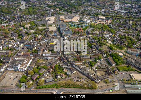 Luftbild, Neues Wohnhaus an der Bahnhofstraße Ecke Steinbrinkstraße, City mit Fußgängerzone und Brunnen, kleiner Markt, Senkrechtaufnahme, Sterkrade Mitte, Oberhausen, Ruhrgebiet, Nordrhein-Westfalen, Deutschland ACHTUNGxMINDESTHONORARx60xEURO *** Luftansicht, neues Wohnhaus an der Ecke Bahnhofstraße/Steinbrinkstraße, Stadt mit Fußgängerzone und Brunnen, kleiner Markt, Vertikalaufnahme, Sterkrade Mitte, Oberhausen, Ruhrgebiet, Nordrhein-Westfalen, Deutschland ACHTUNGxMINDESTHONORARx60xEURO Stockfoto