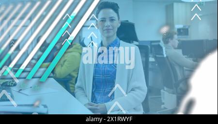 Verschiedene Gruppen von Kollegen arbeiten zusammen und konzentrieren sich auf Aufgaben Stockfoto