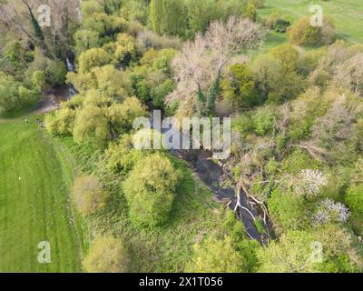 Foots Cray Wiadows am Ufer des Flusses Cray ist ein Naturschutzgebiet mit Wäldern, Spaziergängen und Wiesen in sidcup london Stockfoto