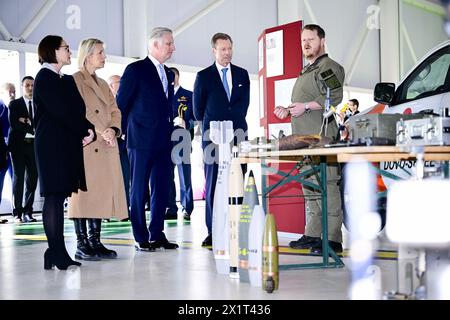 Melsbroek, Belgien. April 2024. Luxemburgischer Verteidigungsminister Yuriko Backes, Verteidigungsminister Ludivine Dedonder, König Philippe - Filip von Belgien und Großherzog Henri von Luxemburg, dargestellt während eines Besuchs des Militärflughafens Melsbroek am dritten und letzten Tag des offiziellen Staatsbesuchs des luxemburgischen Königspaares in Belgien, Donnerstag, 18. April 2024, in Brüssel. BELGA FOTO LAURIE DIEFFEMBACQ Credit: Belga News Agency/Alamy Live News Stockfoto