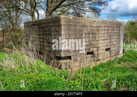 Concrete Second World war Pillbox in der Nähe von Ashford Designer Outlet Kent Stockfoto