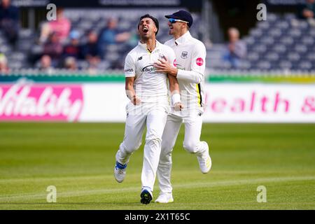 Bristol, Großbritannien, 12. April 2024. Ajeet Singh Dale in Gloucestershire feiert die Übernahme des Wickets von Adam Lyth in Yorkshire Stockfoto