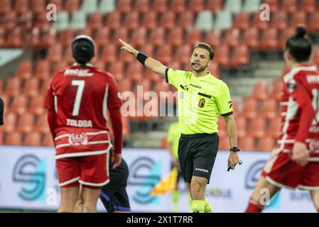 Lüttich, Belgien. April 2024. Schiedsrichter Leandro LEDDA, dargestellt während eines Frauenfußballspiels zwischen Standard Femina de Lüttich und RSC Anderlecht Women am 4. Spieltag in den Play-offs der Saison 2023 - 2024 in der belgischen Lotto Womens Super League am Mittwoch, 16. April 2024 in Lüttich, BELGIEN. Quelle: Sportpix/Alamy Live News Stockfoto