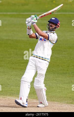 Bristol, Großbritannien, 14. April 2024. Shan Masood in Yorkshire während des Spiels der Vitality County Championship im Seat Unique Stadium in Bristol. Stockfoto