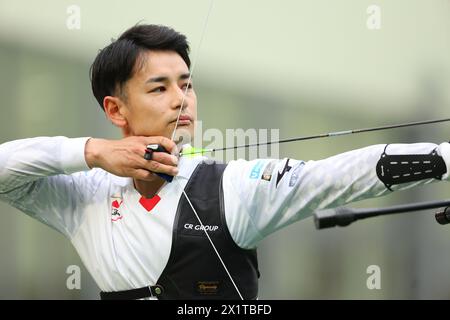 Ajinomoto National Training Center Bogenschießen Feld, Tokio, Japan. April 2024. Junya Nakanishi (JPN), 18. APRIL 2024 - Bogenschießen: Japan National Team Training für die Olympischen Spiele 2024 in Paris im Ajinomoto National Training Center Bogenschießen Field, Tokio, Japan. Quelle: Naoki Morita/AFLO SPORT/Alamy Live News Stockfoto