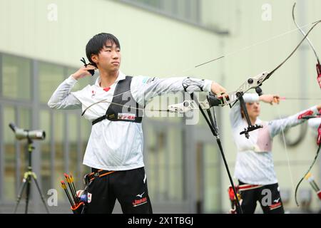 Ajinomoto National Training Center Bogenschießen Feld, Tokio, Japan. April 2024. Fumiya Saito (JPN), 18. APRIL 2024 - Bogenschießen: Japan National Team Training für die Olympischen Spiele 2024 in Paris im Ajinomoto National Training Center Bogenschießen Field, Tokio, Japan. Quelle: Naoki Morita/AFLO SPORT/Alamy Live News Stockfoto