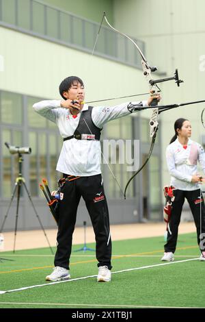 Ajinomoto National Training Center Bogenschießen Feld, Tokio, Japan. April 2024. Fumiya Saito (JPN), 18. APRIL 2024 - Bogenschießen: Japan National Team Training für die Olympischen Spiele 2024 in Paris im Ajinomoto National Training Center Bogenschießen Field, Tokio, Japan. Quelle: Naoki Morita/AFLO SPORT/Alamy Live News Stockfoto