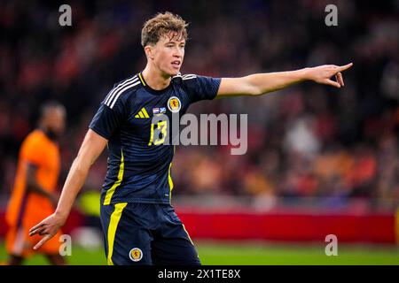 AMSTERDAM, NIEDERLANDE - 22. MÄRZ: Billy Gilmour aus Schottland gibt während des Freundschaftsspiels zwischen den Niederlanden und Schottland in der Johan Cruyff Arena Gesten Stockfoto