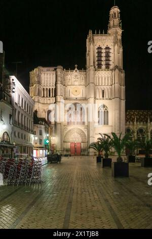 Kathedrale Saint-Etienne bei Nacht, Sens, Burgund, Deparement Yonne, Region Bourgagne-Franche-Comte, Frankreich *** Kathedrale Saint Etienne bei Nacht, Sens, Burgund, Deparement Yonne, Region Bourgagne Franche Comte, Frankreich Stockfoto