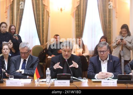 KIEW, UKRAINE - 18. APRIL 2024 - Vizekanzler, Bundesminister Für ...