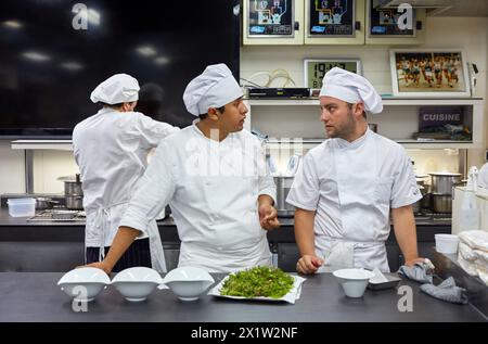 Küche, Restaurant Martin Berasategi, Lasarte, Gipuzkoa, Baskenland, Spanien, Europa. Stockfoto