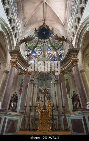 Hauptaltar aus dem späten 18. Jahrhundert, Kathedrale Notre Dame de l'Assomption, Lucon, Vendee, Frankreich Stockfoto