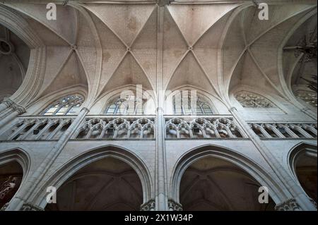 Kirchenschiff aus dem 13. Jahrhundert, Kathedrale Notre Dame de l'Assomption, Lucon, Vendee, Frankreich Stockfoto