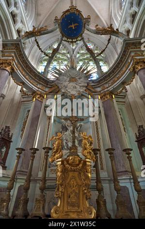 Hauptaltar aus dem späten 18. Jahrhundert, Kathedrale Notre Dame de l'Assomption, Lucon, Vendee, Frankreich Stockfoto