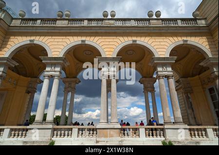 Arkade der Gloriette, erbaut 1775, Schlosspark Schönbrunn, Schönbrunn, Wien, Österreich Stockfoto