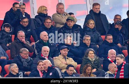 Karl-Heinz RUMMENIGGE (Mitglied Aufsichtsrat FCB AG) Uli HOENESS (ehemaliger FCB-Präsident ), Ehrenpraesident, Andreas JUNG, Marketingdirektor und Vorstandsmitglied FCB Dr. Michael Diederich, Geschäftsführer Finanzvorstand und stellvertretender Vorstandsvorsitzender, Max Eberl , Sportvorstand und Manager FC Bayern, Jan-Christian Dreesen , Vorstandsvorsitzender FCB im Viertelfinalspiel FC BAYERN MÜNCHEN - FC ARSENAL LONDON 1-0 der UEFA Champions League in der Saison 2023/2024 in München, 17. April 2024. Viertelfinale, FCB, München Fotograf: ddp Images / STAR- Stockfoto