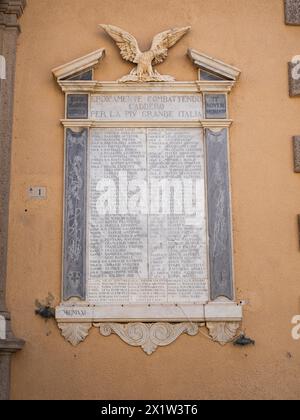 Gedenktafel für gefallene Soldaten im Weltkrieg, Rathaus, Maddalena, Isola La Maddalena, Sardinien, Italien Stockfoto
