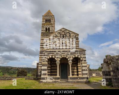 Abteikirche Santissima Trinita di Saccargia des zerstörten Klosters Camaldolese, in der Nähe von Codrongianos, Provinz Sassari, Sardinien, Italien Stockfoto