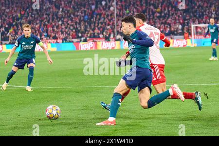 Jamal MUSIALA, FCB 42 tritt um den Ball, Tackling, Duell, Header, zweikampf, Action, Kampf gegen Kai Havertz, Arsenal 29 im Viertelfinalspiel FC BAYERN MÜNCHEN - FC ARSENAL LONDON 1-0 der Fußball UEFA Champions League in der Saison 2023/2024 in München, 17. April 2024. Viertelfinale, FCB, München Fotograf: ddp-Bilder / Sternbilder Stockfoto