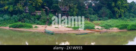 Ufer des kam Khan Flusses, Luang Prabang, Laos Stockfoto