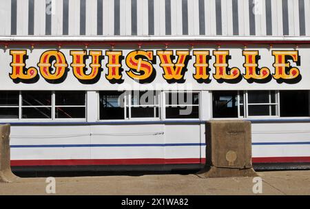 Schriftzug auf dem historischen Dampfschiff Belle of Louisville, das am Ohio River in der Innenstadt von Louisville angedockt ist. Stockfoto