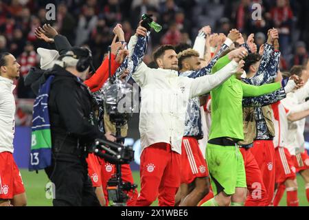 München, Deutschland . April 2023. MÜNCHEN, Deutschland, 17. APRIL 2024; von Bayern München während des UEFA Champions League Viertelfinales (2. Leg) Fußballspiels zwischen Bayern München und Arsenal FC im Allianz Arena Stadion in München (Arthur THILL/ATP Bilder) (THILL Arthur/ATP/SPP) Credit: SPP Sport Press Photo. /Alamy Live News Stockfoto