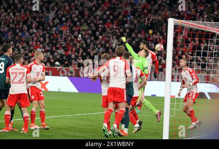 München, Deutschland . April 2023. MÜNCHEN, Deutschland, 17. APRIL 2024; Manuel NEUER in Aktion mit Bayern München beim UEFA Champions League-Viertelfinale (2. Leg) zwischen Bayern München und Arsenal FC im Allianz Arena Stadion in München (Arthur THILL/ATP Images) (THILL Arthur/ATP/SPP) Credit: SPP Sport Press Photo. /Alamy Live News Stockfoto