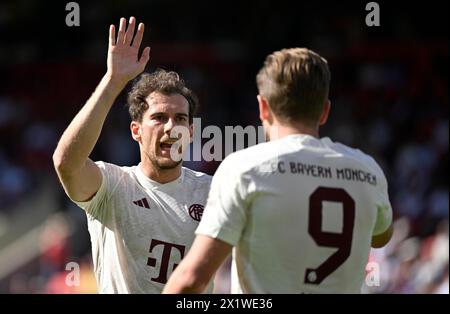 Leon Goretzka FC Bayern München FCB (08) und Harry Kane FC Bayern München FCB (09) feiern ein Tor in der Voith Arena, Heidenheim Stockfoto