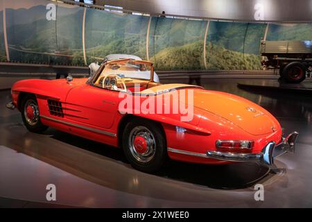 Mercedes-Benz 300 SL Roadster, Mercedes-Benz Museum, Stuttgart, Baden-Württemberg, Deutschland Stockfoto