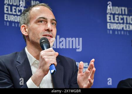 Raphael Glucksmann spricht während einer Anhörung der wichtigsten Kandidaten für die bevorstehenden Europawahlen am 18. April 2024 in Paris. Foto: Firas Abdullah/ABACAPRESS.COM Credit: Abaca Press/Alamy Live News Stockfoto