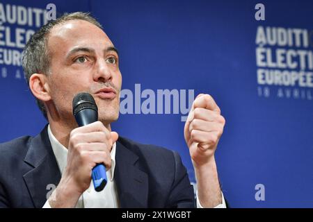 Raphael Glucksmann spricht während einer Anhörung der wichtigsten Kandidaten für die bevorstehenden Europawahlen am 18. April 2024 in Paris. Foto: Firas Abdullah/ABACAPRESS.COM Credit: Abaca Press/Alamy Live News Stockfoto