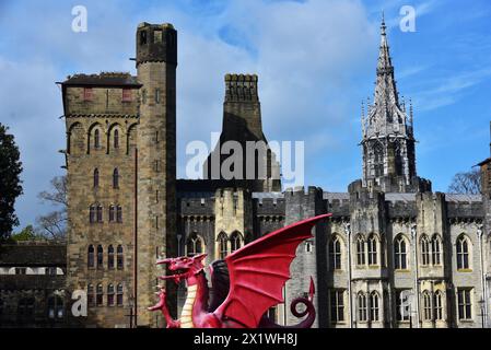 Fotos vom 04/24, die das Leben im Park in Bute Park, Cardiff, Wales, Großbritannien zeigen. Cardiff Life Bigmoose Ultra Fun Race, Arboretum und Cardiff Castle. Stockfoto