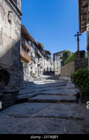 Sehr schönes, herrliches spanisches Dorf Rupit an einem sonnigen Tag. Katalonien Stockfoto